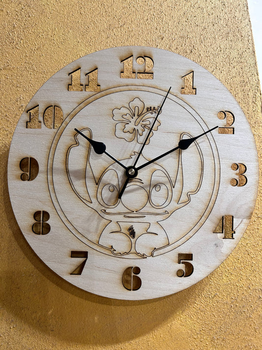 Orologio in legno soggetto Stich