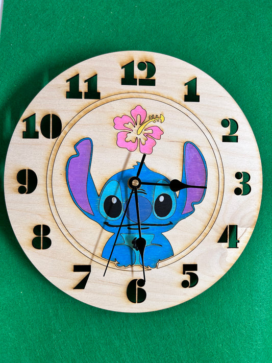 Orologio in legno personalizzato con stampa Stich