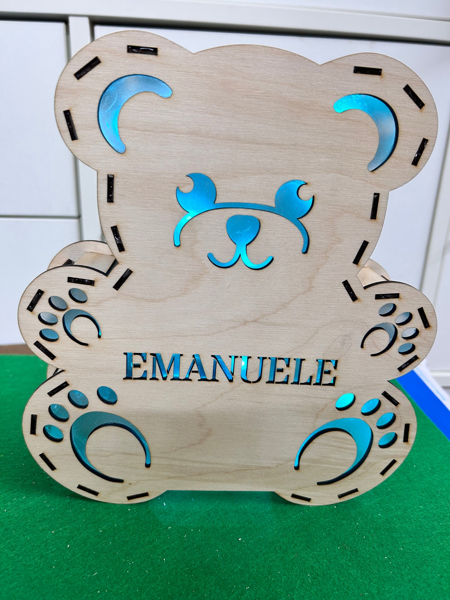 Lampada artigianale in legno personalizzata con luci RGB