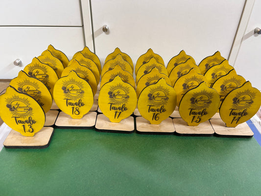 Segnatavolo in legno personalizzato